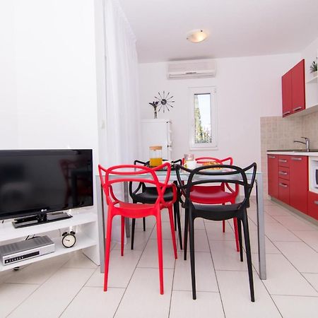 Apartments Rici Bol Exterior photo