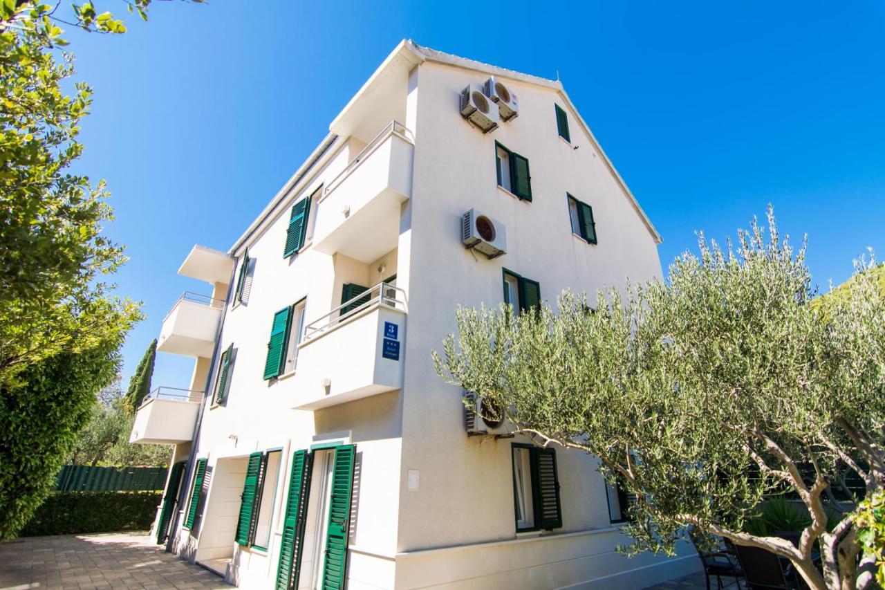 Apartments Rici Bol Exterior photo